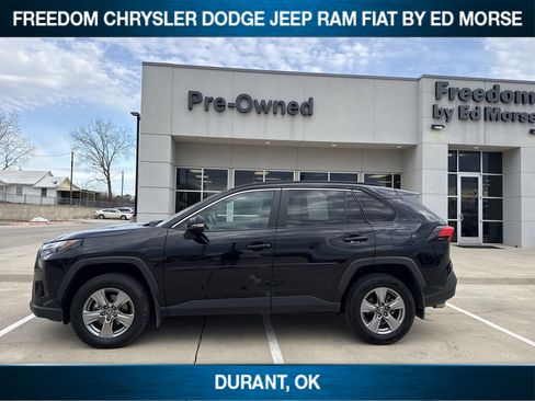 Used 2024 Toyota RAV4 XLE w/ Convenience Package image 2