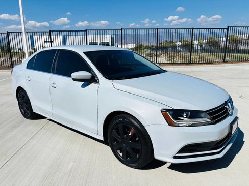 Used 2017 Volkswagen Jetta S image 2