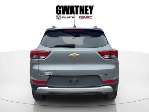Used 2025 Chevrolet TrailBlazer LT FWD image 6