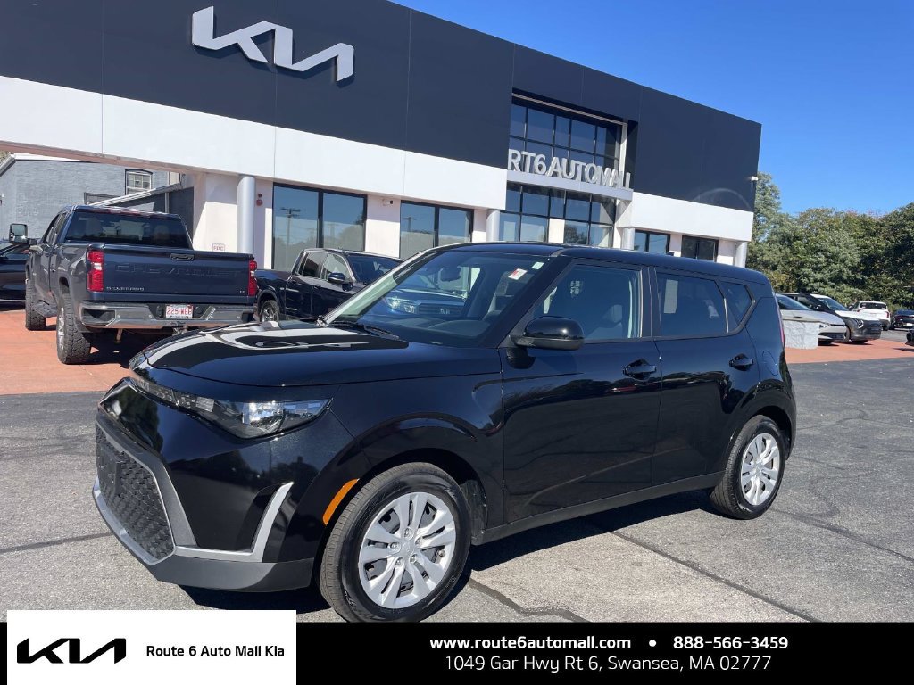 Used 2025 Kia Soul LX FWD image 1