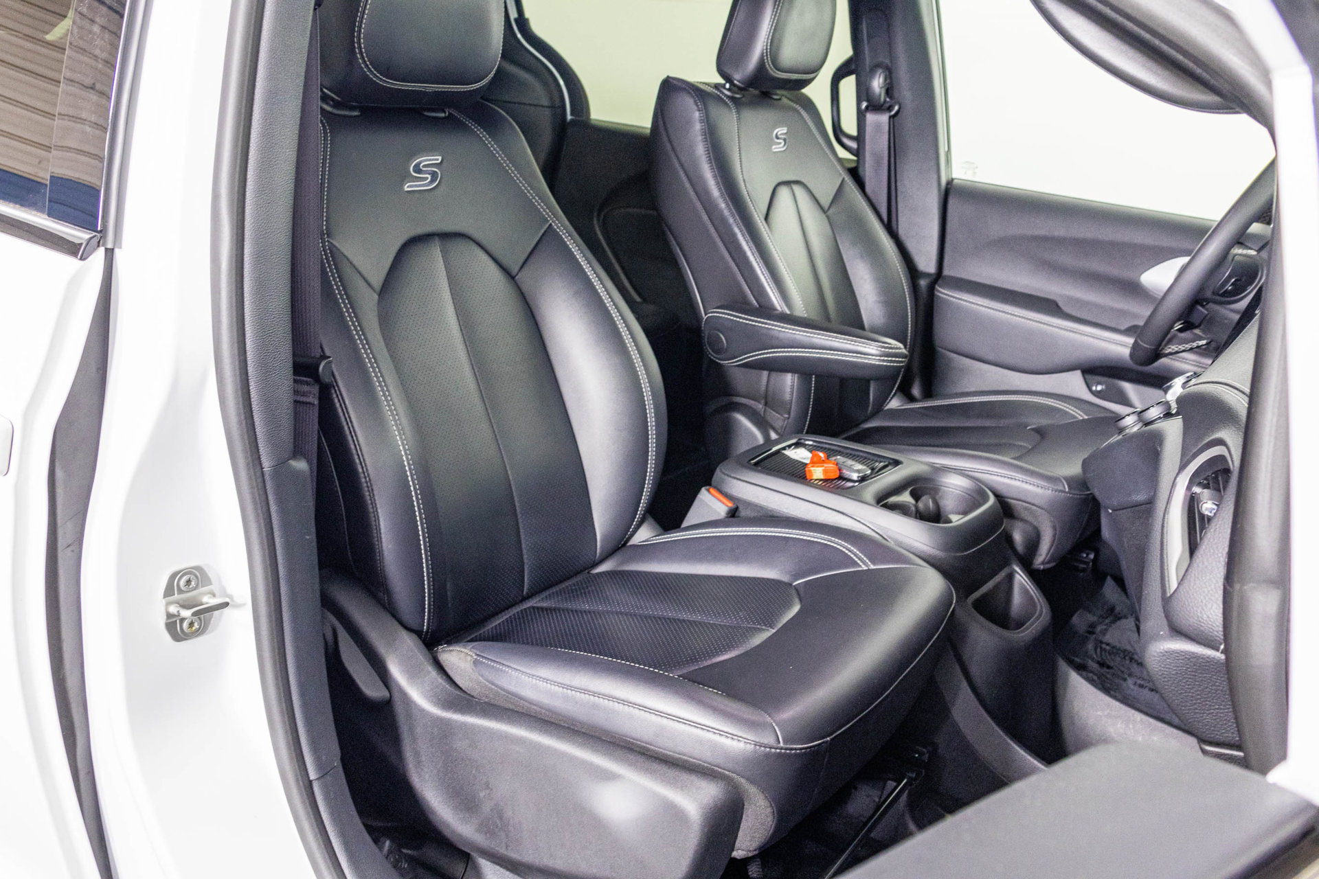 Used 2024 Chrysler Pacifica Limited FWD image 45