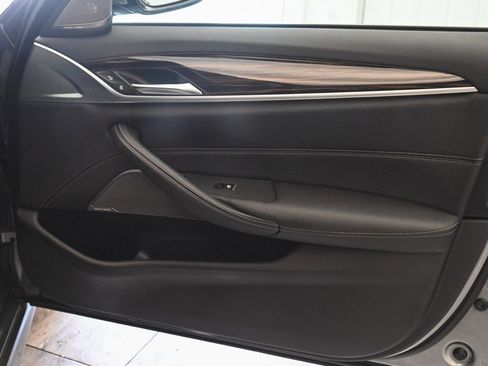 Used 2023 BMW 530e xDrive w/ Premium Package image 12