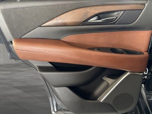 Used 2019 Cadillac Escalade Luxury image 25