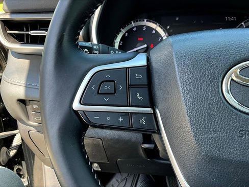 Used 2022 Toyota Highlander XLE image 29