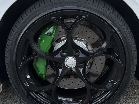 Used 2018 Alfa Romeo Giulia Quadrifoglio w/ Driver Assist Dynamic Package image 24