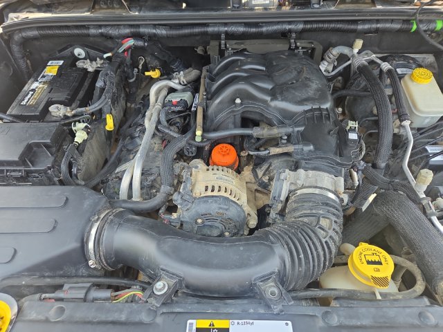 Used 2016 Jeep Wrangler Unlimited Sahara w/ Dual Top Group AWD/4WD image 29