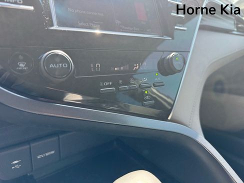 Used 2018 Toyota Camry XLE FWD image 23