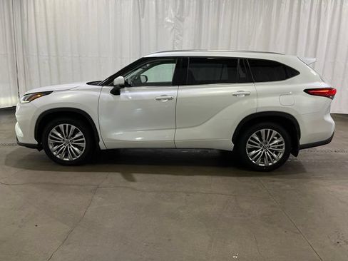 Used 2023 Toyota Highlander Platinum AWD/4WD image 7