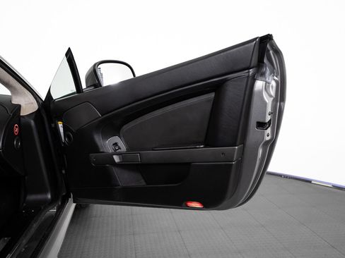 Used 2012 Aston Martin V8 Vantage Roadster RWD image 25