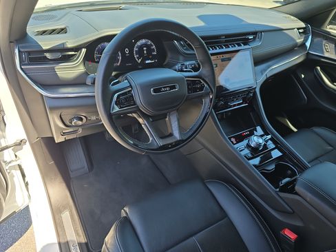 Used 2024 Jeep Grand Cherokee L Overland w/ Advanced Protech Group III AWD/4WD image 19