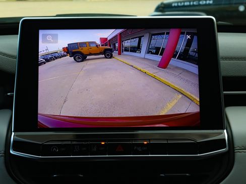 Used 2025 Jeep Compass Limited AWD/4WD image 12