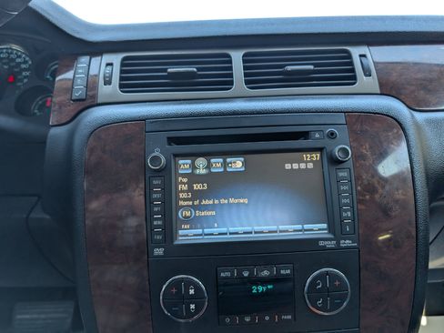 Used 2014 Chevrolet Suburban LTZ image 18