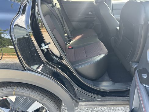 New 2025 Nissan Kicks SR image 15