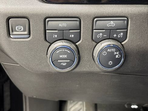 Used 2025 Chevrolet Silverado 1500 LT AWD/4WD image 29
