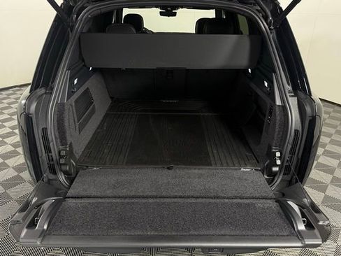 New 2025 Land Rover Range Rover SE image 17