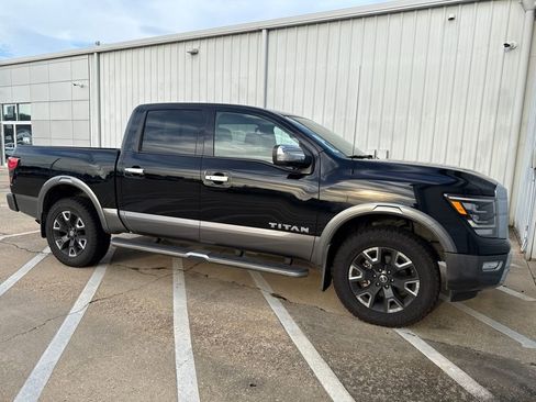 Certified 2021 Nissan Titan Platinum Reserve w/ Moonroof Package image 9