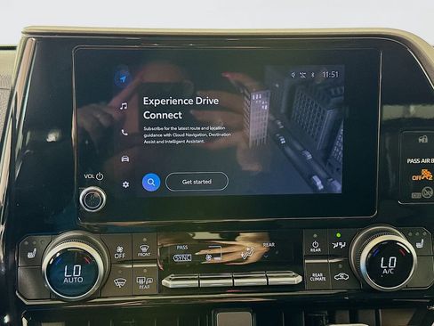 Used 2024 Toyota Highlander XLE image 13