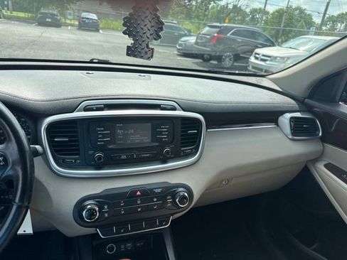 Used 2016 Kia Sorento AWD w/ LX Convenience Package image 15