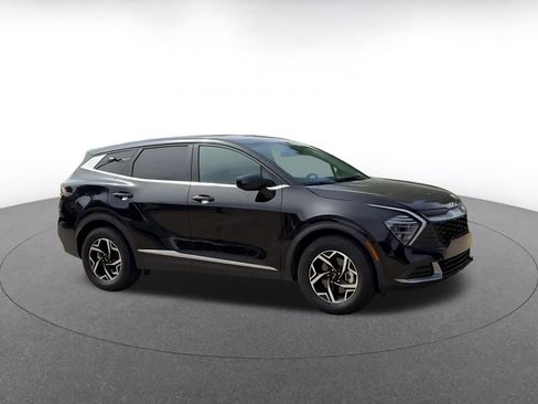 Used 2025 Kia Sportage LX FWD image 2