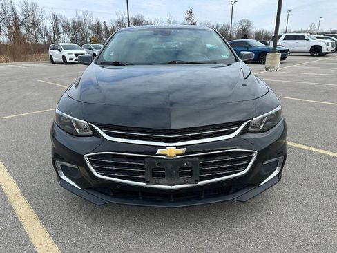Used 2017 Chevrolet Malibu LT w/ Driver Confidence Package image 9