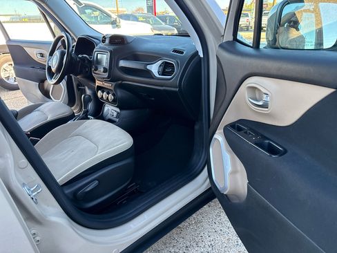 Used 2015 Jeep Renegade Latitude w/ Cold Weather Group II image 13