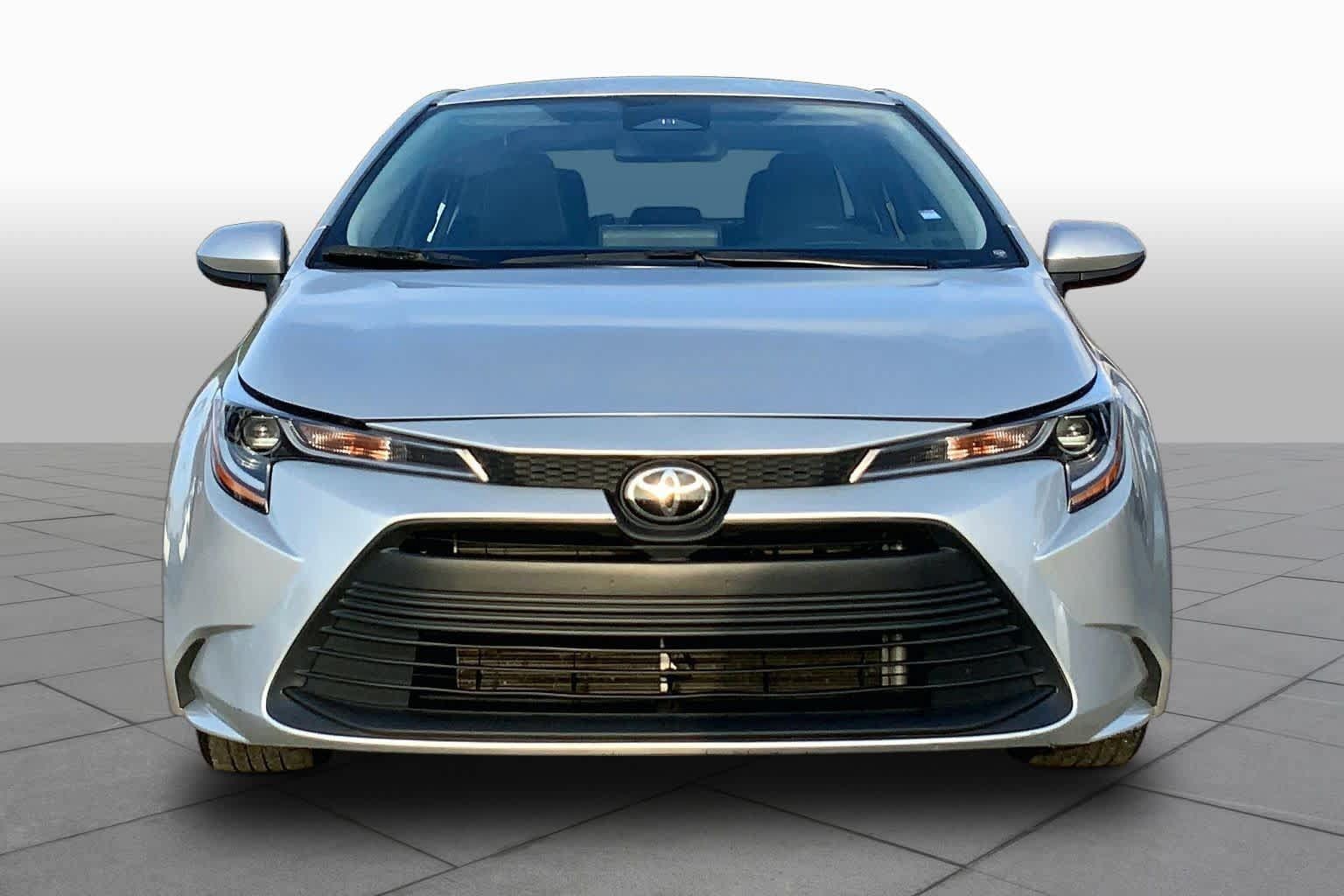 Used 2025 Toyota Corolla LE FWD image 4