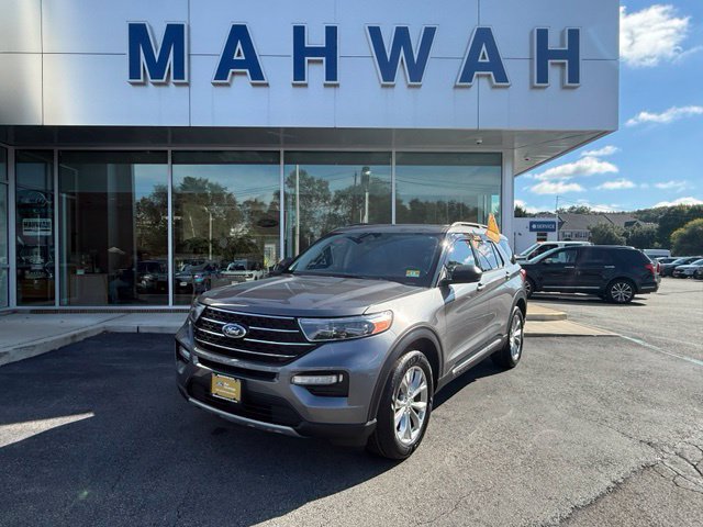 Certified 2021 Ford Explorer XLT w/ Equipment Group 202A AWD/4WD image 2