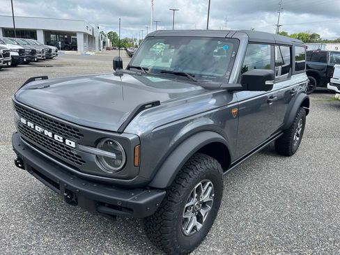 New 2025 Ford Bronco Badlands image 4