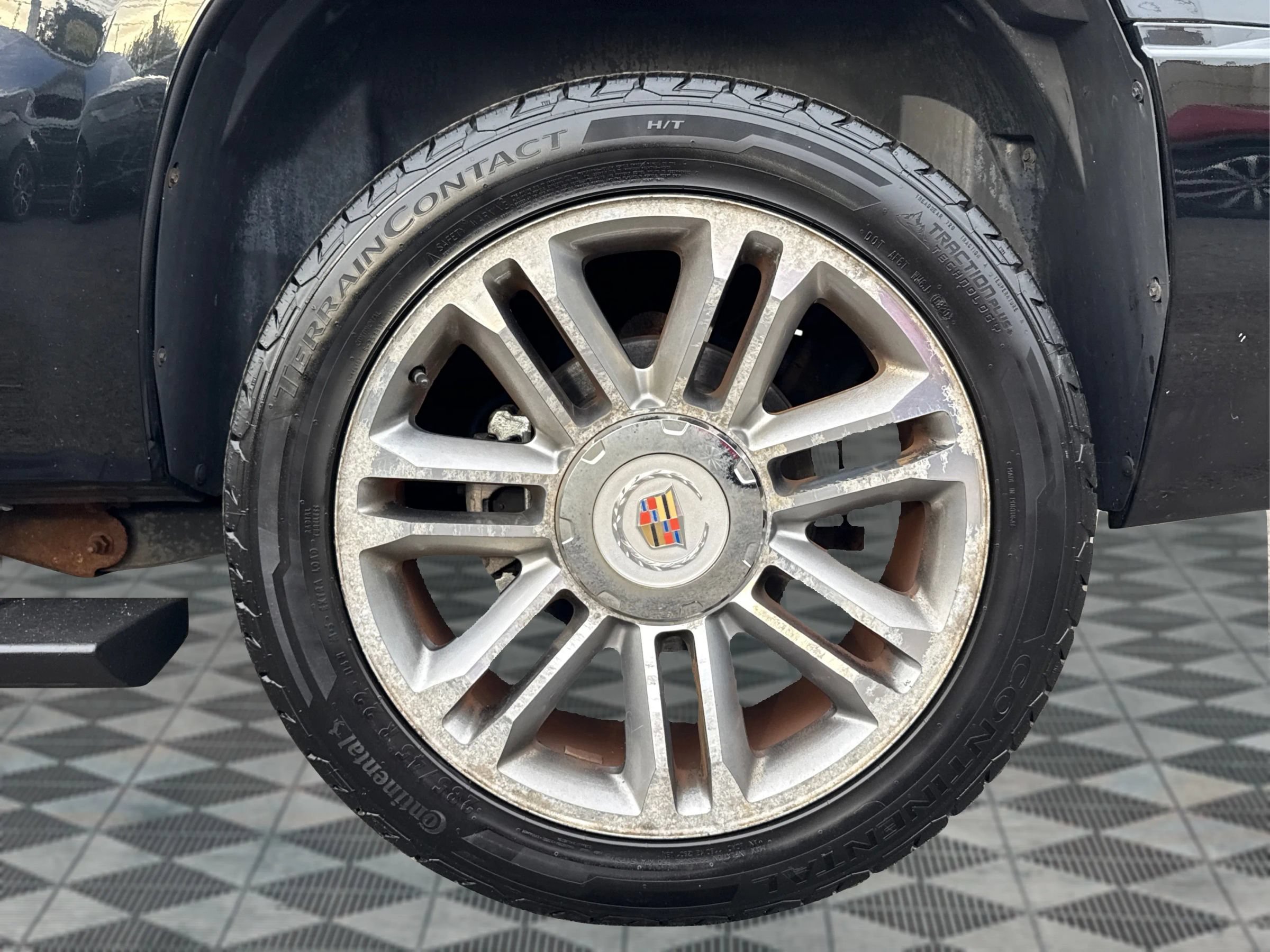 Used 2014 Cadillac Escalade Premium AWD/4WD image 24