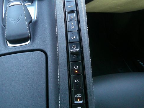 Used 2023 Chevrolet Corvette Stingray Preferred Cpe w/ Battery Protection Package image 35