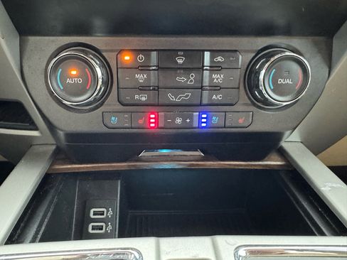 Used 2020 Ford F150 Lariat w/ Equipment Group 501A Mid image 24