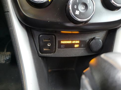 Used 2021 Chevrolet Trax LT AWD/4WD image 16