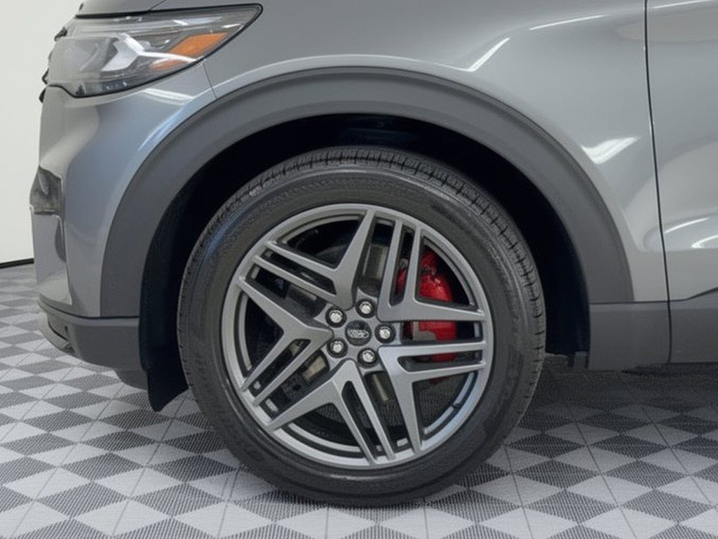 Used 2025 Ford Explorer ST-Line w/ ST-Line Street Pack AWD/4WD image 13