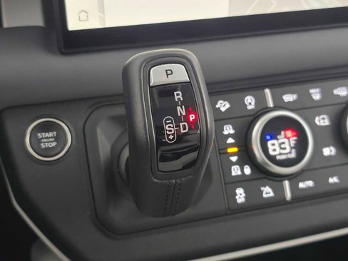 Used 2025 Land Rover Defender 110 X-Dynamic SE image 32