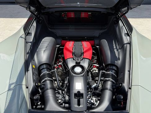 Used 2020 Ferrari F8 Tributo RWD image 33