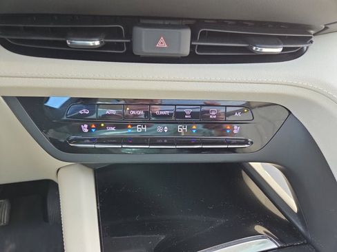 Used 2023 Buick Envision Avenir AWD/4WD image 19