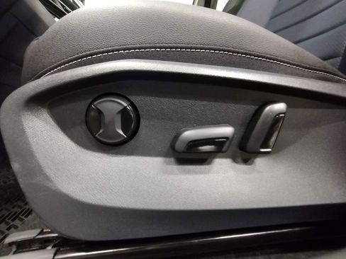 New 2026 Volkswagen Taos SEL image 20