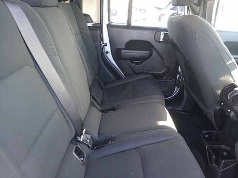 Used 2023 Jeep Gladiator Sport image 8