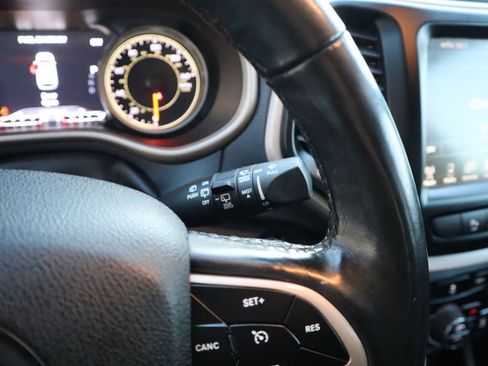 Used 2018 Jeep Cherokee Limited image 31