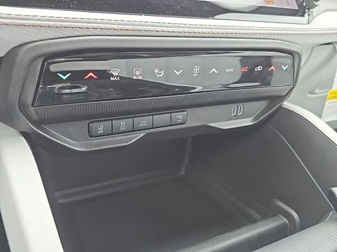 New 2026 Jeep Cherokee Limited image 37