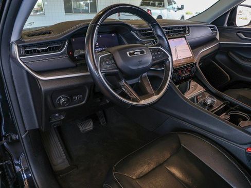 Used 2022 Jeep Grand Cherokee L Limited w/ Black Appearance Package RWD image 11