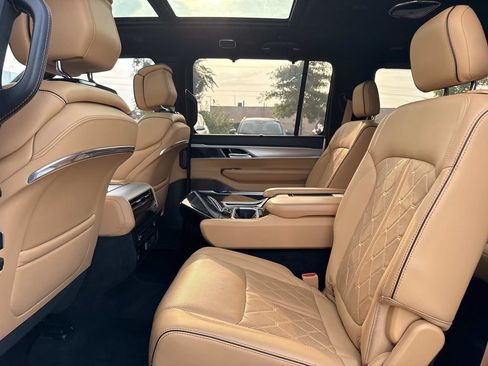 Used 2022 Jeep Grand Wagoneer Series III AWD/4WD image 11