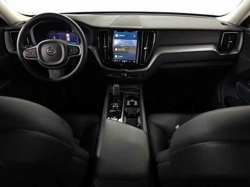Certified 2023 Volvo XC60 B5 Core image 12