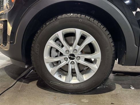 Used 2022 Kia Telluride LX image 9