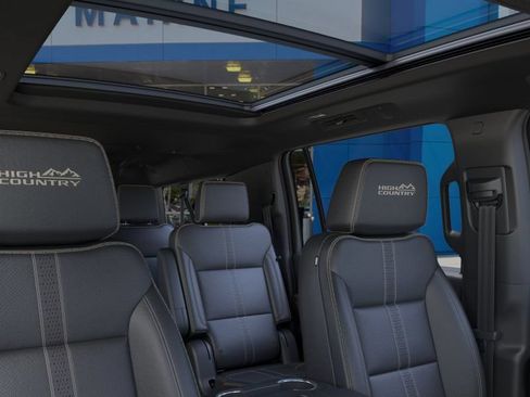 New 2025 Chevrolet Suburban High Country AWD/4WD image 24
