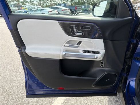 Used 2021 Mercedes-Benz GLB 250 4MATIC image 10