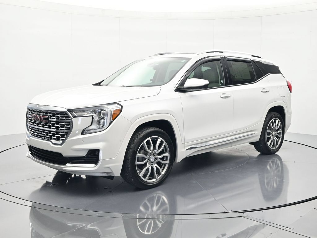 Used 2024 GMC Terrain Denali w/ Denali Premium Package AWD/4WD image 1