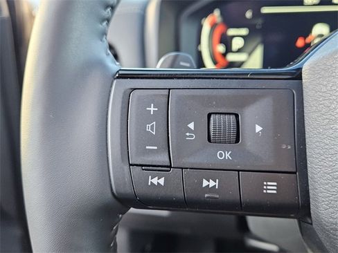 Used 2025 Nissan Rogue Platinum w/ Tech Package image 26