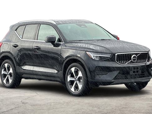 New 2025 Volvo XC40 B5 Core w/ Protection Package Premier image 9