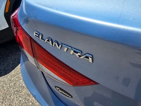 Used 2013 Hyundai Elantra GLS w/ Preferred Pkg FWD image 19